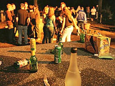 Alcolici, in Italia si consuma meno ma giovani sempre più sbronzi