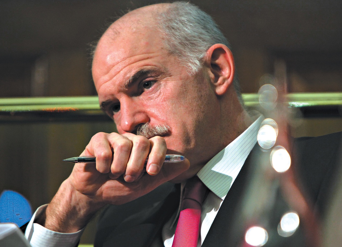 Referendum: Papandreou fa retromarcia per salvarsi. I mercati scossi dall’incertezza