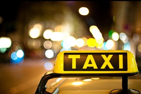 Liberalizzazioni, accordo al Senato: misure più morbide per taxi, farmacie e notai