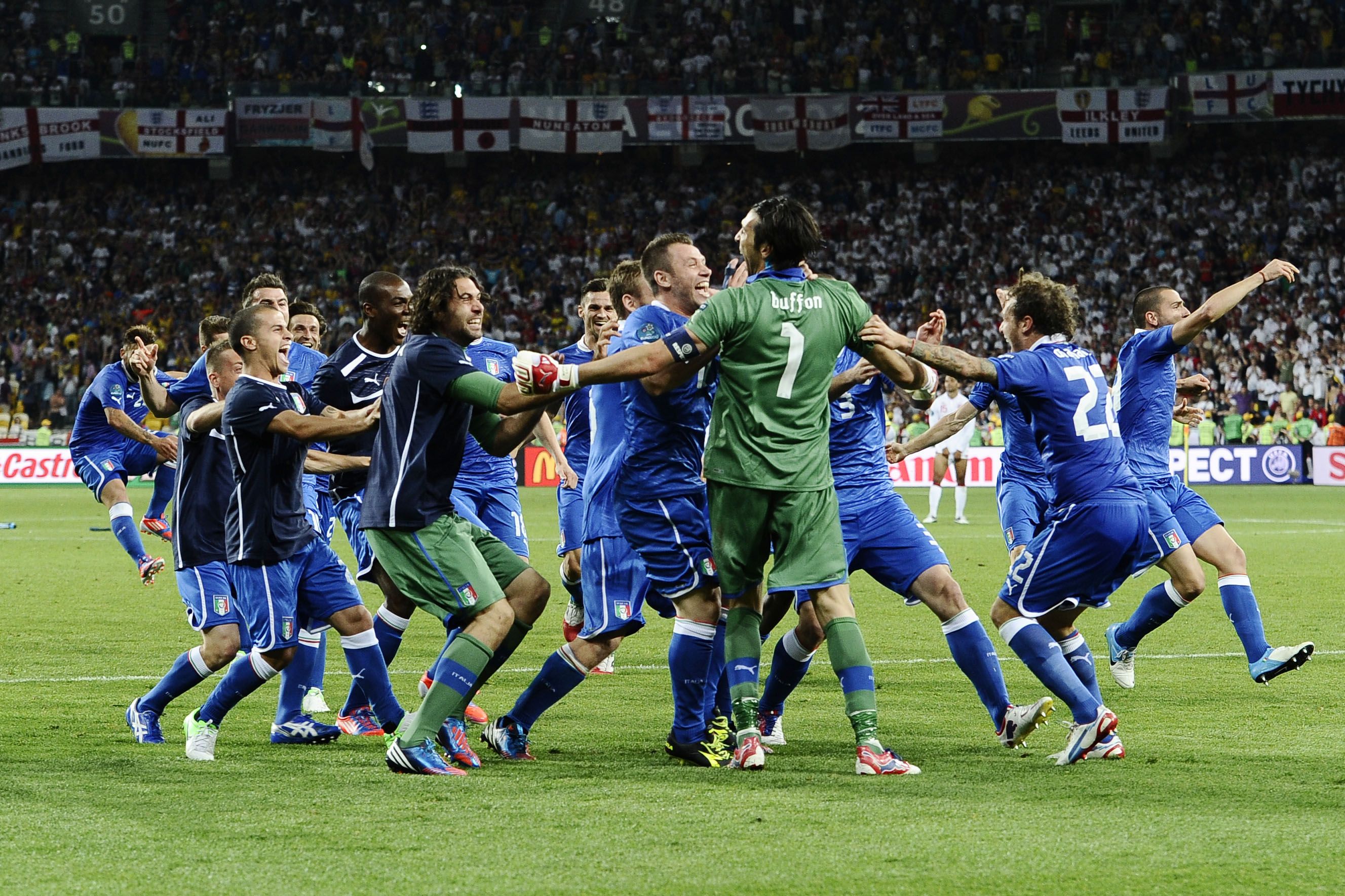 Euro 2012, Italia merita e passa ai rigori. Prodezza di Buffon, ora c’è la Germania