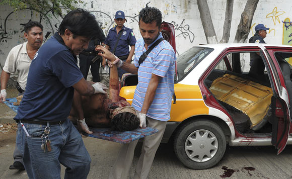 Messico, guerra tra cartelli: famiglia di 7 persone sterminata a Veracruz, uccisi 4 bambini