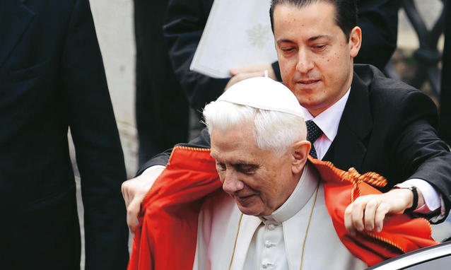 L’ex maggiordomo del Papa condannato a 1 anno e 6 mesi: L’ho fatto per amore della Chiesa. Quasi certa la grazia