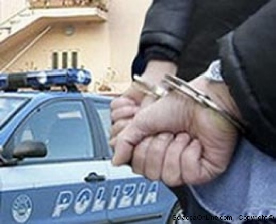 Milano, catechista arrestato in parrocchia: ha abusato di 4 minorenni tra i 13 e i 16 anni. Uno dei ragazzi si era confidato con la mamma