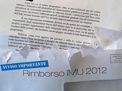 Berlusconi agli italiani: Così vi restituisco l’Imu. E molti pensionati, ingannati dalla lettera, si mettono in fila per chiedere il rimborso della tassa