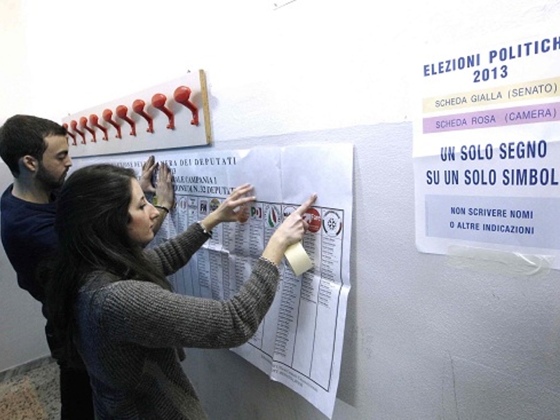 Italia al voto. Seggi aperti fino alle 22, domani fino alle 15. Cinquanta milioni alle urne