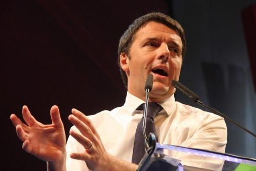 Primarie, Renzi nuovo segretario Pd, trionfa col 70% di voti. Cuperlo al 18% e Civati al 13