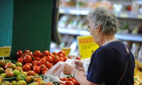 Commercio, crollano le vendite anche alimentari. Mai così male da 24 anni, si salvano i supermercati