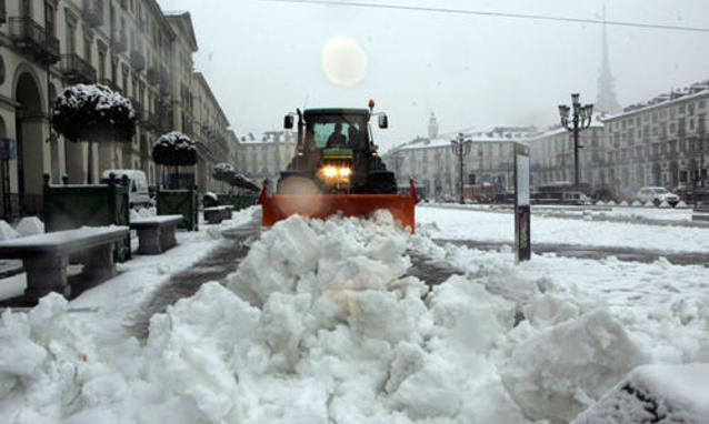 Maltempo, ancora forti disagi al Nord per le abbondanti nevicate. Nel Lazio danni per oltre 100 milioni di euro