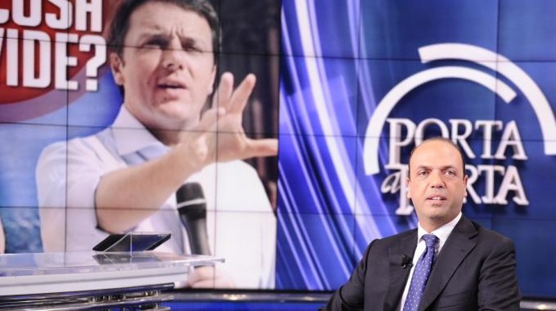 Renzi sale al Colle con la lista dei ministri. Ad Alfano: “O vicepremier o ministro Interni”