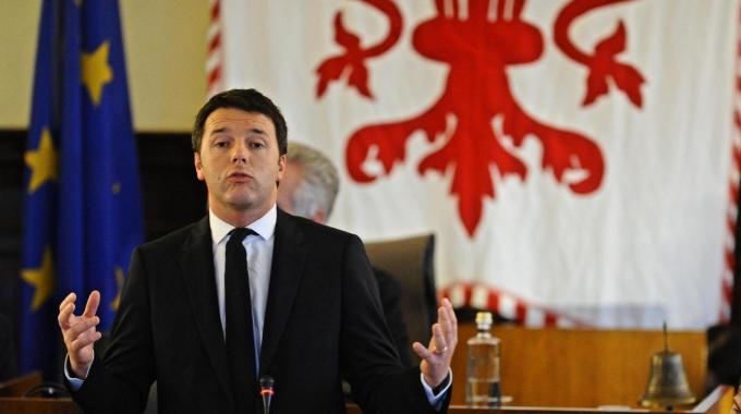Standing ovation per Renzi che  saluta la sua Firenze e si dirige a Roma