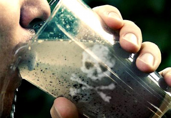 Val Pescara, rivelazione choc dell’Istituto di Sanità: “Acqua contaminata da sostanze pericolose e tossiche distribuita a 700 mila persone”