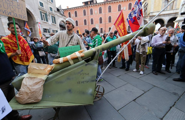 Tasse, Salvini avverte: “Se Renzi mette un’altra mezza tassa, andiamo a Roma con i bastoni”