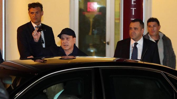 Berlusconi ricoverato nella notte al San Raffaele per una infiammazione al ginocchio