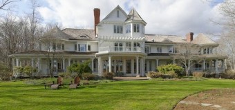 Ron Howard vende la sua mega villa in Connecticut. In vendita anche la fattoria e gli animali