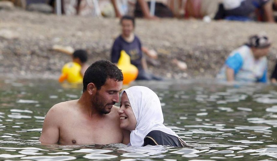 Spiagge Algerine, nascono i ‘Comitati del pudore’: Vietato il bikini