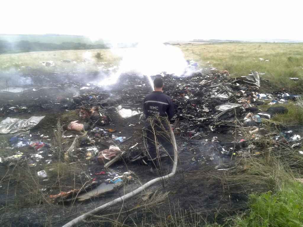 Abbattuto fra Russia e Ucraina Boeing 777 malese con 295 passeggeri. Tutti morti. Kiev accusa: missile dei separatisti filorussi