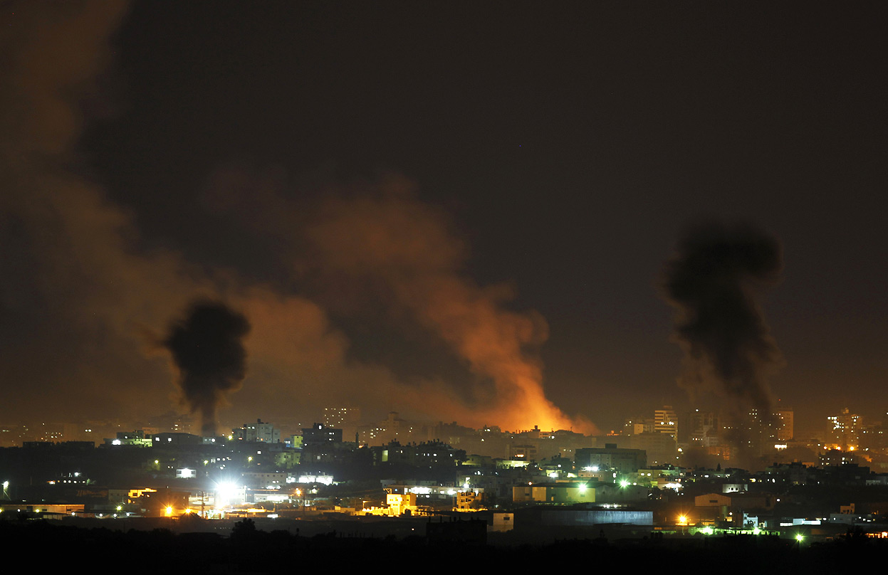 Striscia di Gaza, nella notte Israele attacca 160 obiettivi. I morti salgono a 30, tra di loro otto bambini e due donne