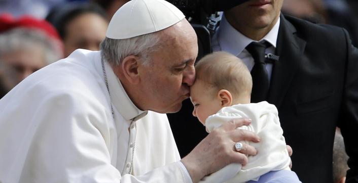 Papa Francesco: “Siamo alla terza guerra mondiale. Sono pronto ad andare in Kurdistan”