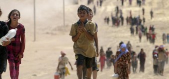 Iraq, rapiti 100 tra donne e bambini yazidi. Isis: “Li convertiremo all’Islam” Obama manda marines per aiutare i profughi a evacuare