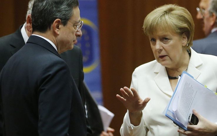 Rigore e austerity, Merkel telefona Draghi per rassicurazioni: “Cambiata la linea rispetto alla politica di austerità nella zona Euro?”