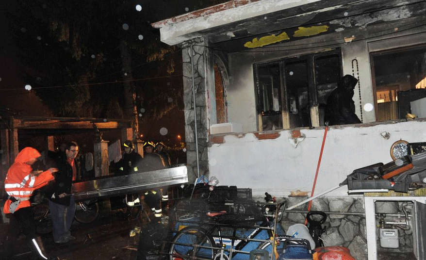 Trgedia a Torino, fa esplodere la casa dopo un litigio con la moglie: un morto e sei feriti