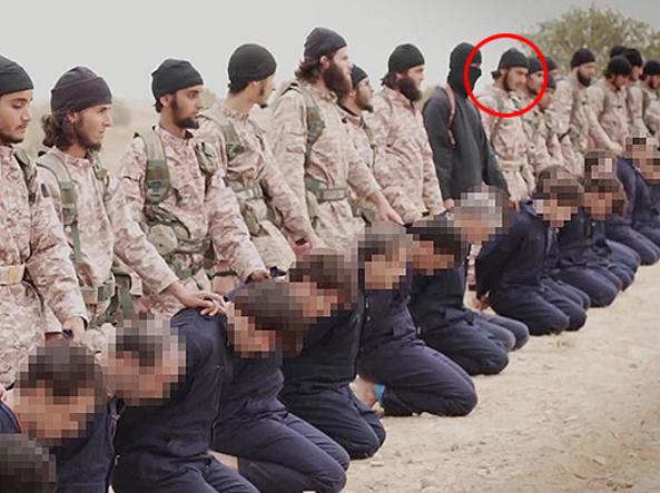 Orrore Isis, un inglese tra i boia dei 17 ostaggi uccisi. Il giovane è stato identificato dal padre