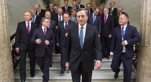 Economia, l’euro e i tassi Btp crollano ai minimi. L’europa promuove la ‘cura Draghi’