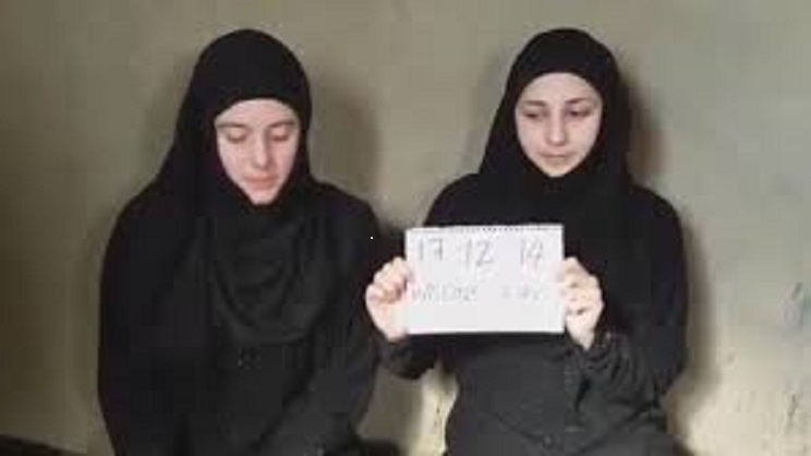Spunta un video: Greta e Vanessa prigioniere di Al Qaeda. I genitori: siamo felici che siano vive. Delicata trattativa per salvarle