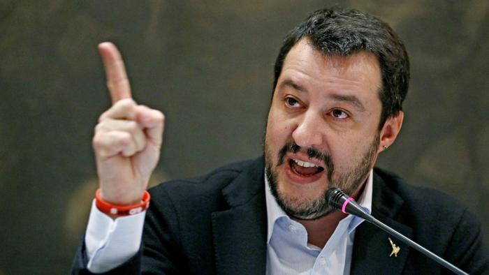 Radio Padania, duro intervento di Salvini: “Class action contro Renzi e Alfano per favoreggiamento dell’immigrazione clandestina”