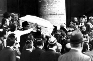 Quirinale, nel suo discorso Mattarella ricorda Stefano Taché, il bambino rimasto ucciso nell’ attacco terroristico alla Sinagoga di Roma nell’ottobre del 1982″