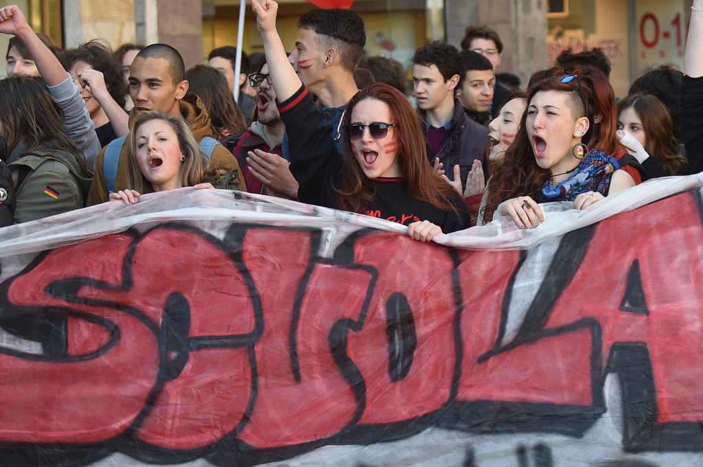 Scuola, sciopero generale per il 5 maggio contro la riforma Renzi. Insegnanti e sindacati: “Non si cambia contro chi ci lavora”