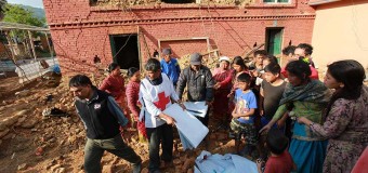 Nepal, 10 mila le vittime del sisma 4 italiani morti e 39 irreperibili. Altri 347 sono stati rintracciati. Interi villaggi cancellati