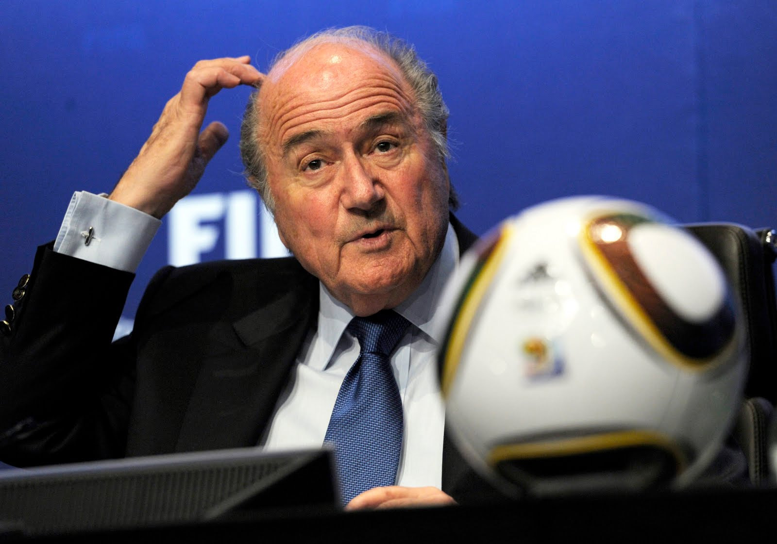 Scandalo Fifa, Blatter riconfermato spara a zero su Uefa e Usa: “Gli americani erano candidati per la Coppa del Mondo 2022 e hanno perso”