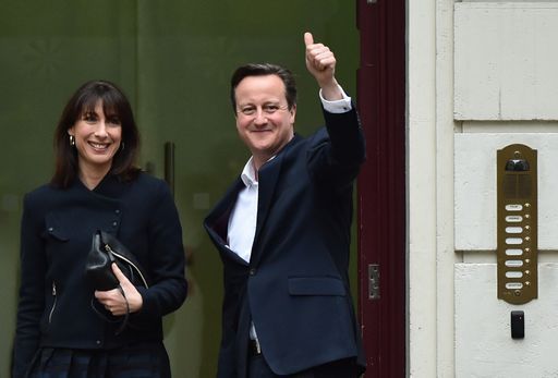 Gran Bretagna, dopo la vittoria travolgente di Cameron, pioggia di dimissioni: Miliband, Farage e Clagg escono di scena. Il premier: ora referendum sulla Ue