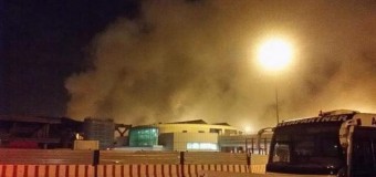 Fiumicino, aeroporto chiuso per un incendio al terminal 3. Tre intossicati. Caos nei voli e nel traffico. Riapertura prevista per le 14