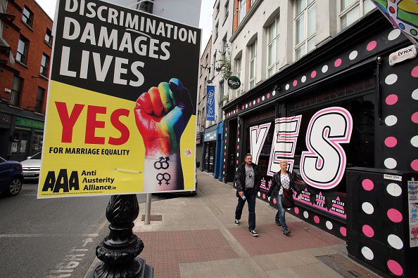 Referendum, la cattolica Irlanda vota in massa a favore dei matrimoni gay. Giorno storico per Dublino