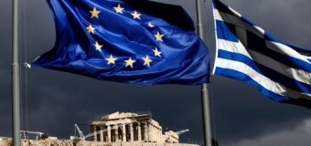 Grecia, conto alla rovescia: il Parlamento approva il referendum per il 5 luglio. La Bce non tagli i fondi, corsa ai bancomat
