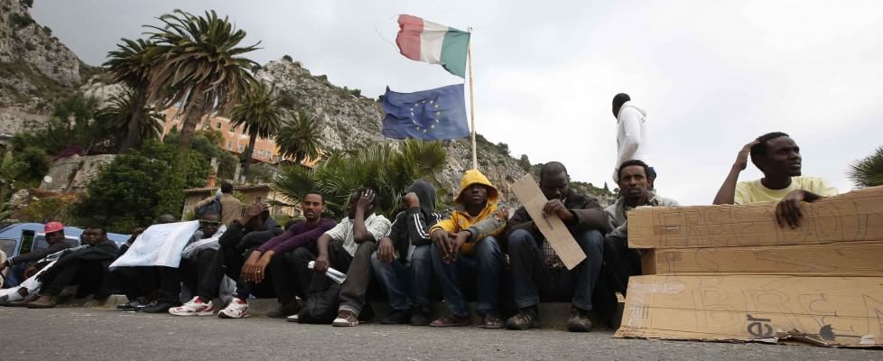 Emergenza profughi, Renzi pensa a un piano B per “forzare” l’Europa alla solidarieta’. Polemica contro Salvini e Maroni