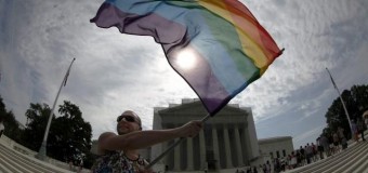 Usa, sentenza storica della Corte Suprema: i matrimoni gay legali in tutti gli Stati. Il tweet di Obama: “L’amore vince”