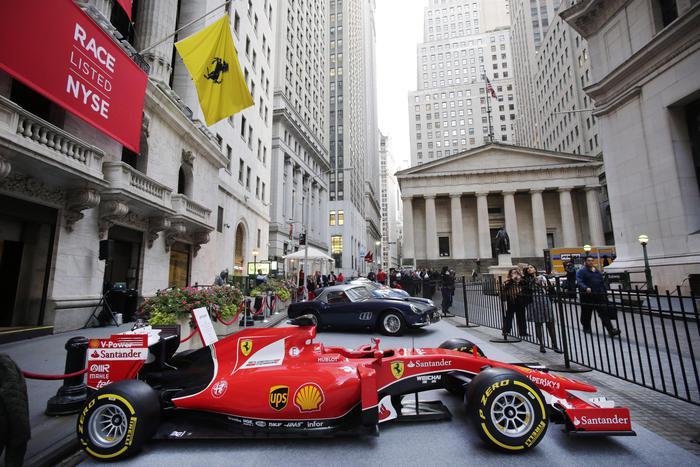 Wall Street, partenza a razzo per la Ferrari. La quotazione vola a 60 dollari e il simbolo Race incanta gli investitori