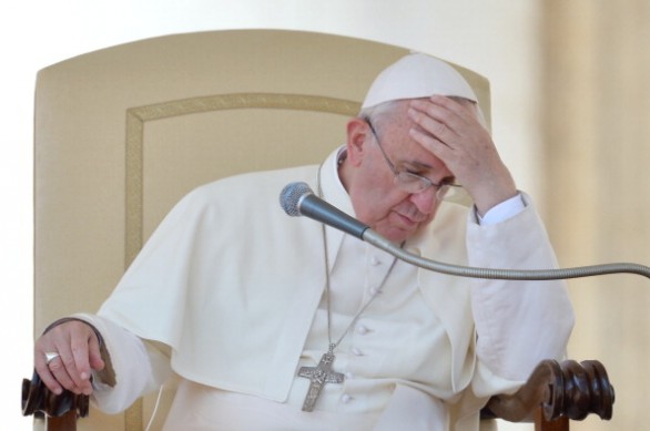 Un complotto contro Francesco dietro la “bufala” sul Papa malato? L’allarme dell’Osservatore Romano. Lo strano timing col Sinodo