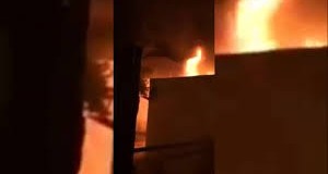 Alta tensione in Israele, scoppia il “il giorno della rabbia”: folla di palestinesi incendia la Tomba di Giuseppe a Nablus