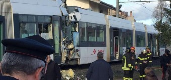 Cagliari, scontro fra due treni della metro leggera: sessanta feriti tra cui i due macchinisti ora in gravi condizioni